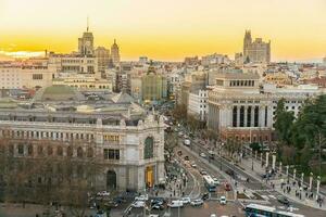 di spagna metropoli a tramonto, mostrando il Madrid orizzonte foto