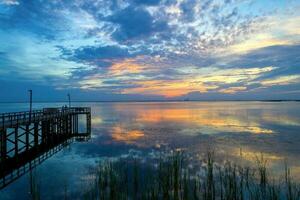 bellissimo tramonto al di sopra di mobile baia su il Alabama golfo costa foto