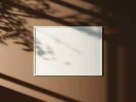 minimo immagine manifesto telaio modello su il parete con finestra ombra e le foglie foto