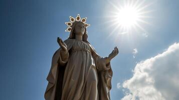 vergine del Carmen cattolico religioso vacanza, femmina statua contro il cielo. ai generato. foto