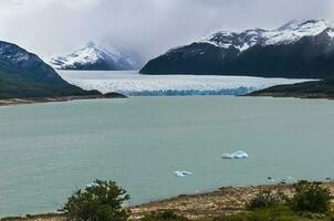 ghiacciaio e nuvole nel patagonia, Santa Cruz Provincia, argentina. foto