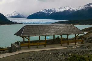 ghiacciaio e montagne, patagonia ,argentina. foto