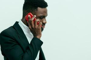 uomo nero giovane africano mobile contento Sorridi tecnologia Telefono uomo d'affari adulto foto