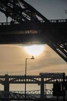 Tyne e ponti ad alto livello a Newcastle, Inghilterra foto