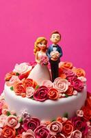 nozze torta con sposa e sposo figurina su superiore di esso. generativo ai foto