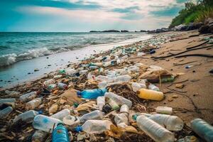rovesciato spazzatura su il spiaggia di il grande città. vuoto Usato sporco plastica bottiglie. sporco mare sabbioso riva il nero mare. ambientale inquinamento. ecologico problema. in movimento onde nel il generativo ai foto
