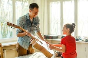 acustico chitarra incordatura, per rendere un' riparazione foto