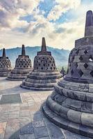 monumento buddista borobudur nel centro di java indonesia foto