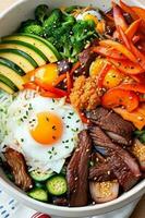 bibimbap coreano misto riso con carne foto