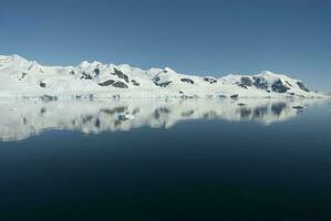 antartico montagnoso paesaggio, inganno isola foto