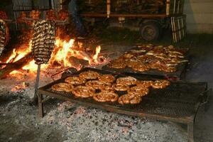 grigliato maiale chorizo, la pampa, argentina foto