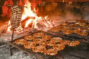 grigliato maiale chorizo, la pampa, argentina foto