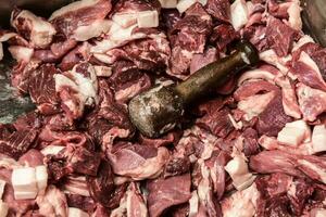 tritato carne e Maiale Bacon, salsiccia tradizionale preparazione, patagonia, argentina foto