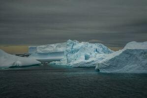 ghiaccio paesaggio di il antartico settore, vicino il paulet isola foto