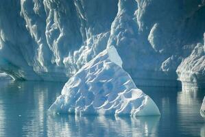 Paradiso baia ghiacciai e montagne, antartico penisola, antartico.. foto