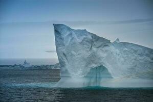 ghiaccio paesaggio di il antartico settore, vicino il paulet isola foto