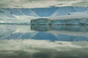 antartico ghiacciaio paesaggio , vicino porta lacroix, antartico. foto