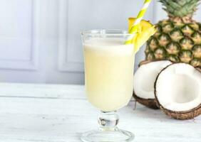 bicchiere di pina colada foto