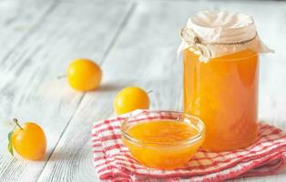 bicchiere vaso di prugna marmellata foto