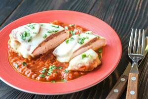 pollo con peperoni e pomodoro salsa foto