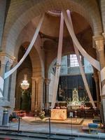 le puy, francia, 2021 - interno della cattedrale di le puy-en-velay foto