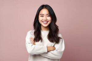 bellissimo asiatico donna nel casuale con Sorridi allegro. studio tiro asiatico donna in piedi mano gesto concetto di ai generato foto