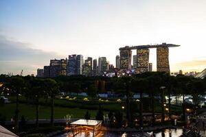 marina baia sabbie è un' grande integrato ricorrere. collocato a marina baia Singapore esso è il maggior parte costoso casinò edificio nel il mondo. foto