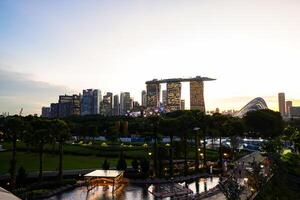 marina baia sabbie è un' grande integrato ricorrere. collocato a marina baia Singapore esso è il maggior parte costoso casinò edificio nel il mondo. foto