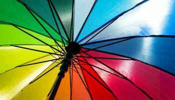 colorato arcobaleno ombrello su blu cielo sfondo. lgbt, orgoglio mese, diversità, protezione solare concetto. foto