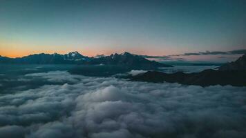 Alba sopra il nuvole. foto