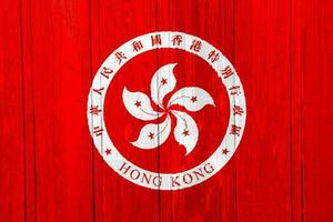 bandiera e cappotto di braccia di hong kong speciale amministrativo regione su un' strutturato sfondo. concetto collage. foto