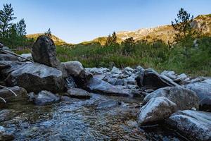 paesaggio con montagne in bulgaria foto