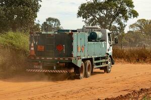 apore, goia, brasile - 05 07 2023 piccolo camion rurale industriale utilità veicolo foto