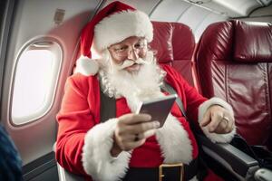 Santa Claus nel aereo con cittadini, utilizzando smartphone o tavoletta in viaggio. ai generato foto