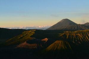 un' Visualizza di montare bromo nel il mattina è molto bellissimo foto