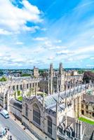 Vista ad alto angolo di High Street della città di Oxford, Regno Unito foto