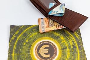 Banconote da 20 e 50 euro con simbolo di valuta e portafoglio foto