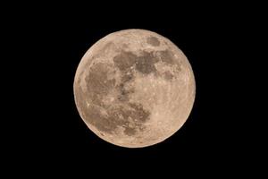 maxi luna piena del 26 maggio 2021 appena sorta foto