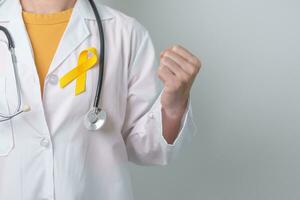 giallo settembre, suicidio prevenzione giorno, infanzia, sarcoma, osso e Vescica urinaria cancro consapevolezza mese, giallo nastro per supporto persone vita e malattia. assistenza sanitaria e mondo cancro giorno concetto foto