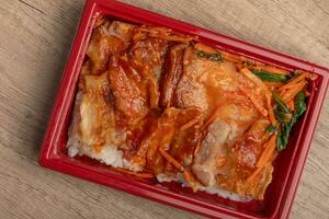 asiatico cibo concetto fatti in casa coreano grigliato Maiale pancia, alla griglia Maiale con kimchi riso foto