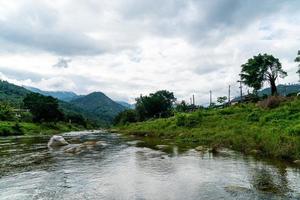 villaggio di kiriwong - uno dei migliori villaggi di aria fresca in thailandia e vive nella vecchia cultura in stile tailandese. situato a nakhon si thammarat, tailandia foto