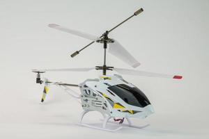 modello di elicottero elettrico bianco foto