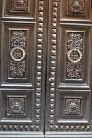 porta blindata con rivestimento in legno