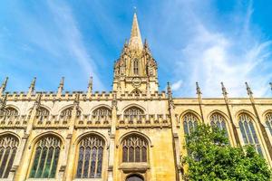 bella architettura presso la chiesa universitaria di Santa Maria Vergine a Oxford, Regno Unito foto