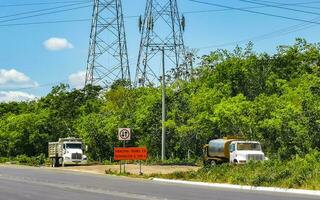 playa del Carmen quintana roo Messico 2022 vario messicano camion trasportatori furgoni consegna macchine nel Messico. foto