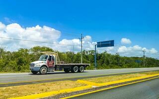 playa del Carmen qiuntana roo Messico 2023 vario messicano camion trasportatori furgoni consegna macchine nel Messico. foto