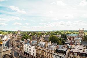 Oxford, Regno Unito - 29 agosto 2019 - Vista ad alto angolo di High Street di Oxford foto