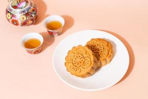 torta di luna cinese sul piatto foto
