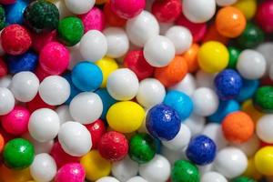 super macro di dolci colorati caramelle palline sfondo foto