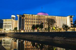 Masjid istiqlal, indipendenza moschea, collocato a centro di jakarta nel Indonesia foto